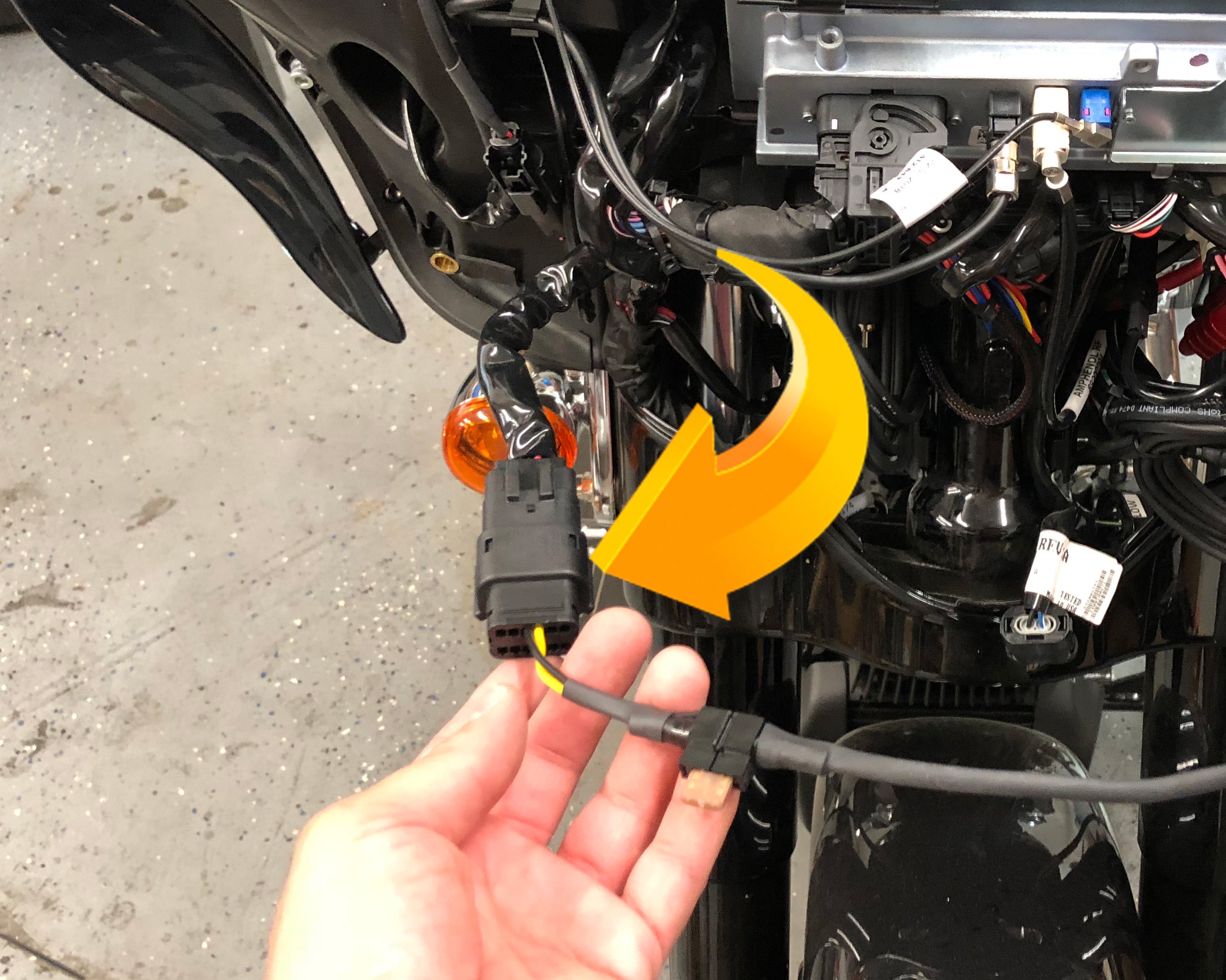 WH-14-SH-NOCB harness connected to the factory CB connector